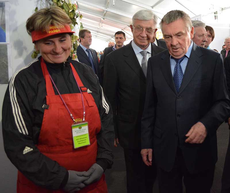 Кормить страну и свои семьи