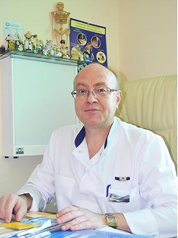 Врач Ю.Милюнас